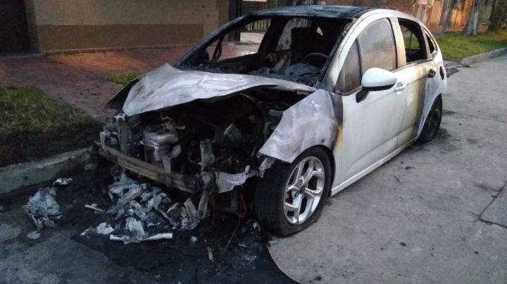 El peor día de su vida: sacó el auto del taller y se le incendió