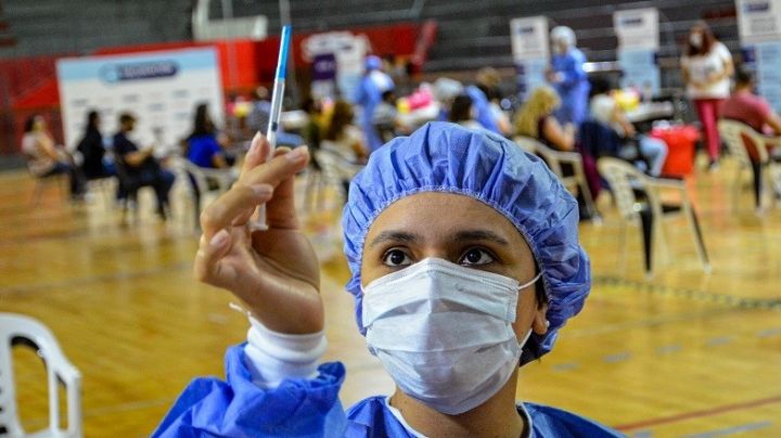 En San Juan se vacunó el 99,9% del personal de salud