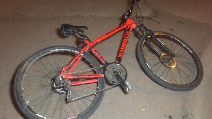 Detuvieron a un pibe cuando 'pisteaba' en una bici robada por Rivadavia