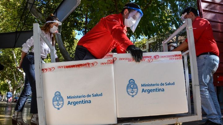 Llegó otro cargamento de vacunas y Argentina ya superó las 28 millones de dosis