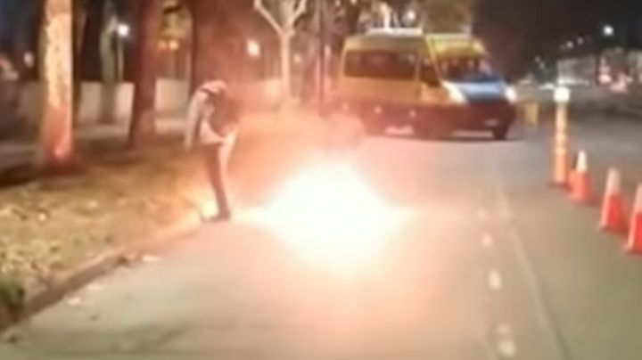 Insólito: incendió su propia moto para que la Policía no se la retenga