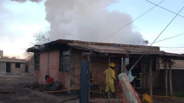 Explotó una cocina y provocó un feroz incendio en una casa de Pocito