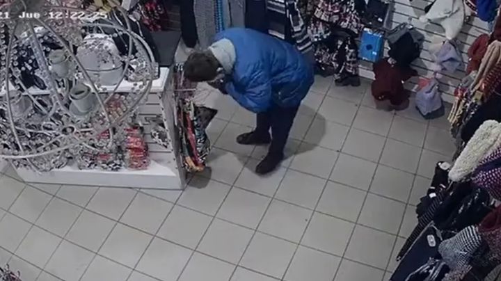 Video: una abuela fue detenida en pleno centro por robar dos pañuelos