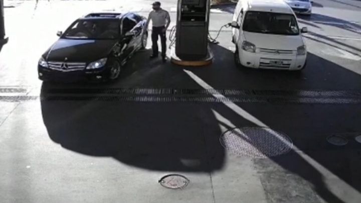 Indignante: llenó el tanque de nafta de su auto de lujo y escapó sin pagar