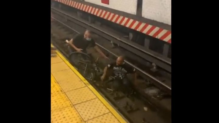Desesperante video: un hombre en silla de ruedas cayó a las vías del subte