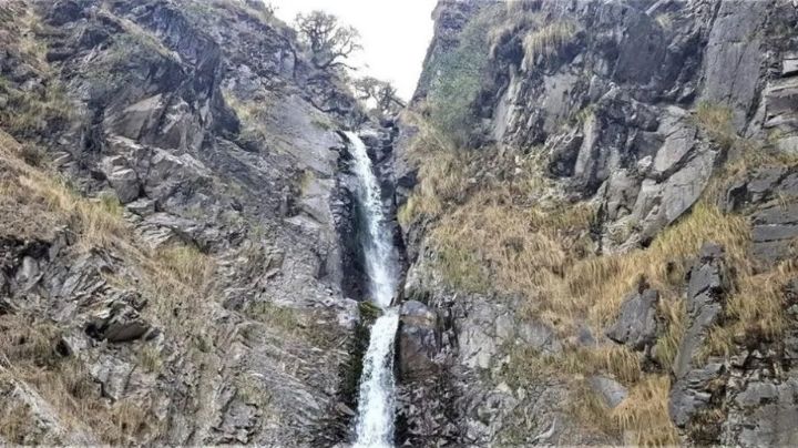 Brutal caída de una mujer desde una cascada cuando hacía trekking