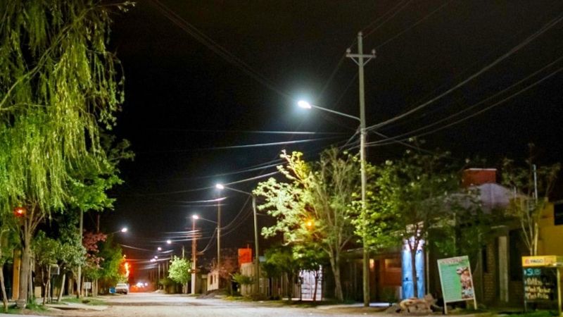 Tres barrios importantes de Rivadavia estrenaron luces LED
