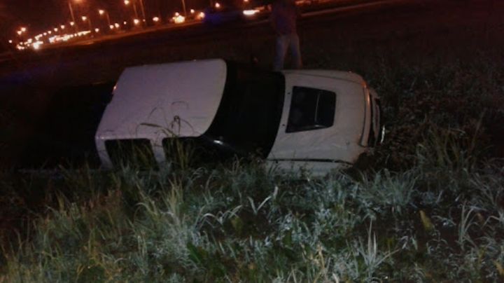 Un porteño se emborrachó e incrustó su camioneta en un canal en Rivadavia