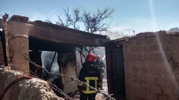 Una familia casi pierde todo en un incendio en Villa del Carmen