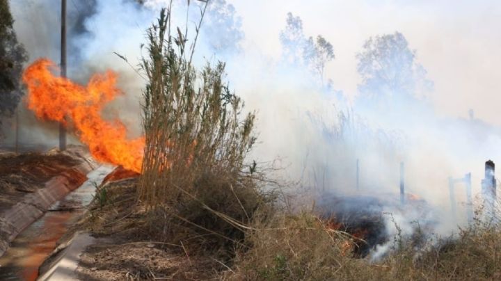 Peligro en Pocito: un voraz incendio casi deja sin casa a varias familias
