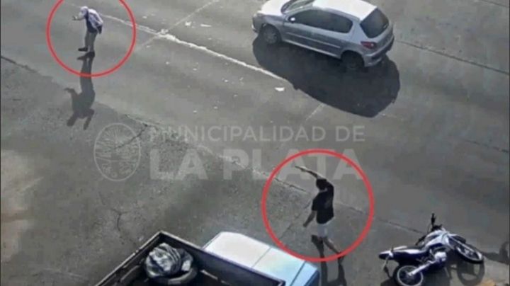 Video: un hombre baleó a un menor que le había robado la moto