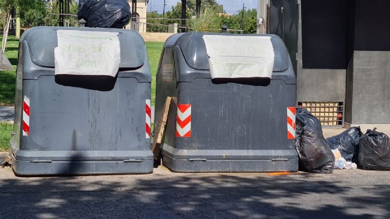 Curiosa protesta vecinal en Capital: contenedores no dan abasto de basura