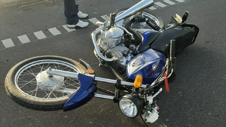 La peor suerte: una joven se cayó de la moto y terminó en el hospital