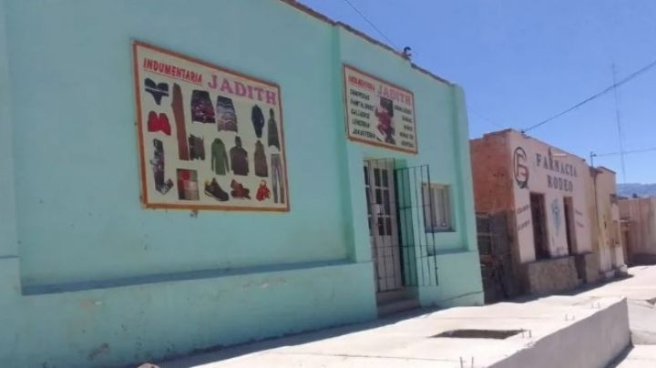 Tres adolescentes robaron ropa en un comercio de Rodeo