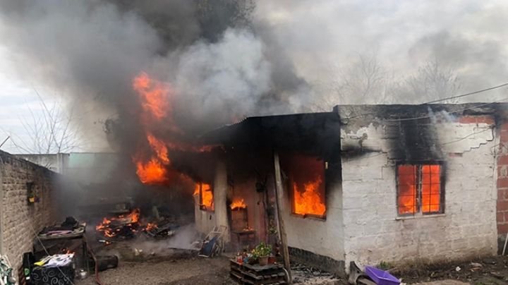 Momento de horror: se incendió su casa mientras dormía