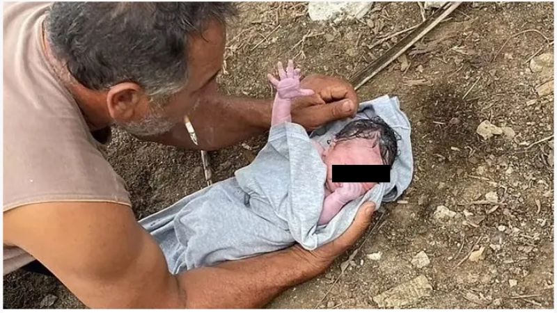 Pescadores le salvaron la vida a una beba: la habían tirado al río en una mochila