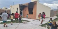 Solidaridad y desgracia fueron dos de las constantes que se vieron en el post incendio en esta vivienda del Barrio Valle Grande