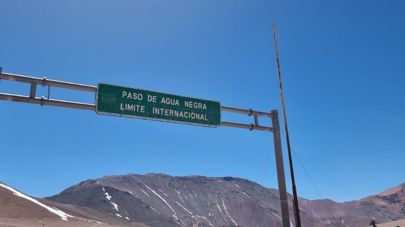 En el primer día del finde XXL más de 100 vehículos pasaron a Chile por el Paso de Agua Negra