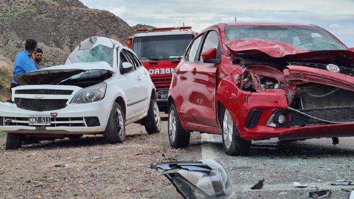 Una mujer quedó atrapada en su auto tras un grave accidente en el Villicum