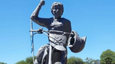 'Motocross Wey': inauguraron la escultura de Zapata Bacur en Córdoba