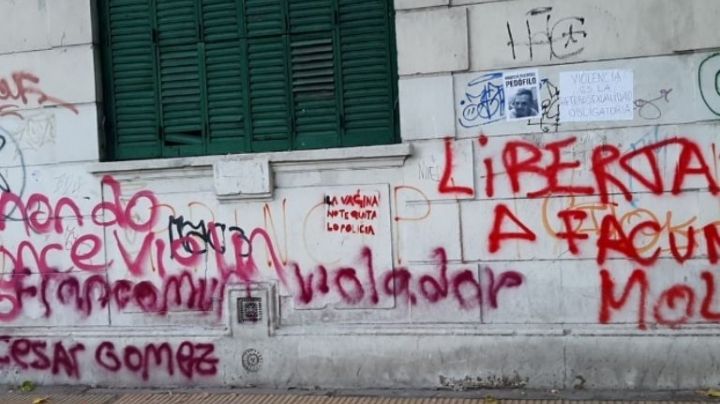 Llenaron de pintadas la Normal Sarmiento: el Gobierno denunciará vandalismo