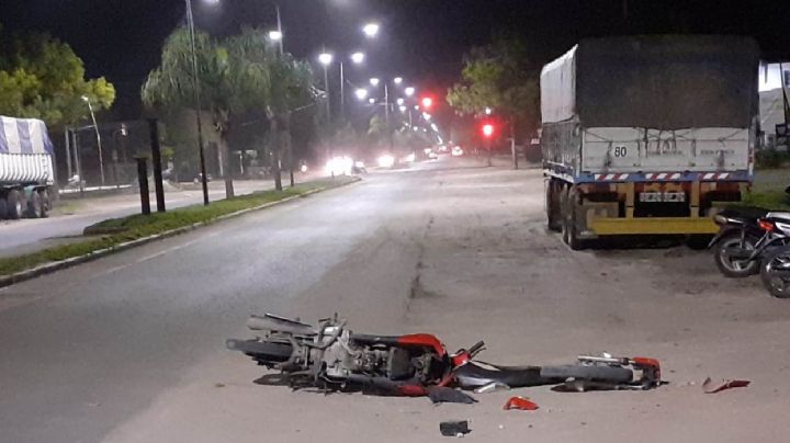 Un herido tras el brutal choque entre un auto y una moto en Santa Lucía