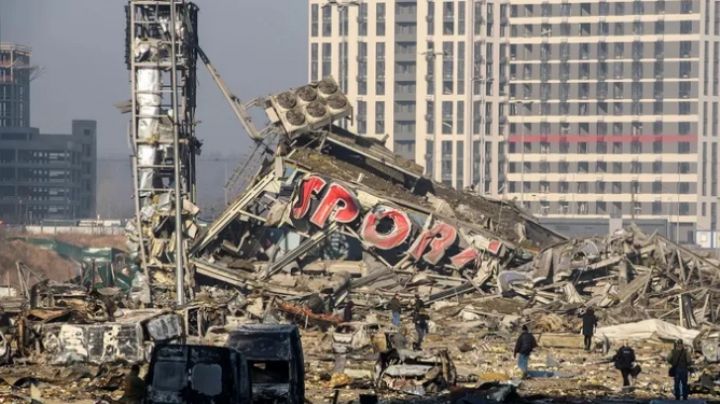 Rusia asegura que el centro comercial bombardeado en Kiev almacenaba misiles