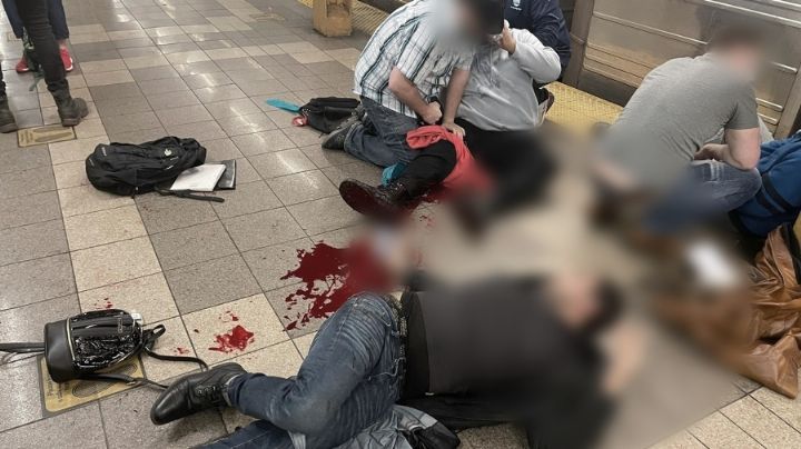 Videos: los segundos después del tiroteo en el metro de Nueva York