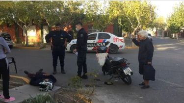 Fuerte accidente en Chimbas: una moto impactó contra un colectivo