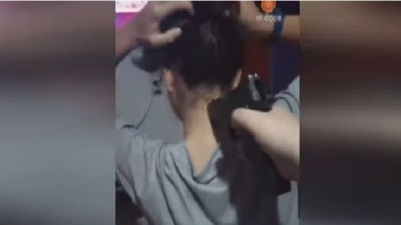 Preocupación por los videos de un niño de 11 años con una pistola