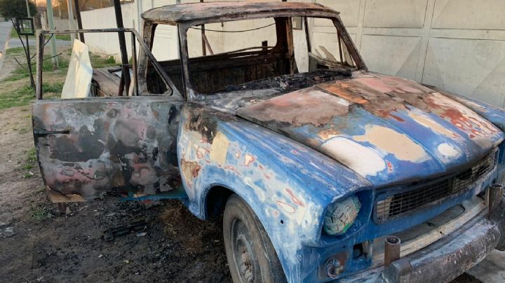 Tensión por una camioneta que ardió en llamas en Chimbas