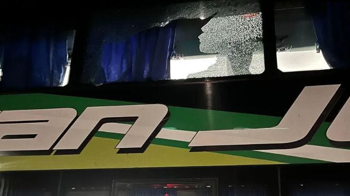 En plena ruta: destrozaron un colectivo sanjuanio que iba a Buenos Aires