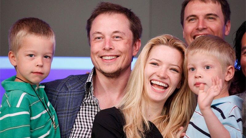 Tras el Día del Padre, la hija trans de Elon Musk pidió cambiarse el apellido