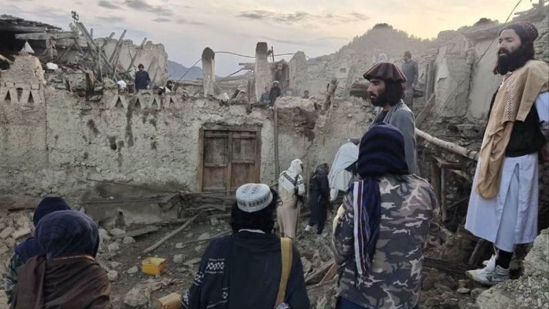 Más de mil muertos y cientos de heridos por un sismo en Afganistán
