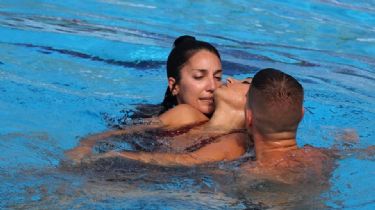 El momento en que una nadadora se desvaneció en pleno Mundial de Natación