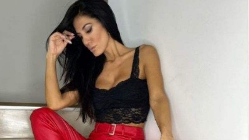 Silvina Escudero eclipsó el domingo en corpiño rojo