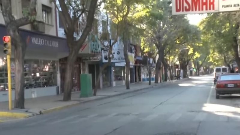 Calles desérticas y pocos locales abiertos, así arrancó el feriado en San Juan