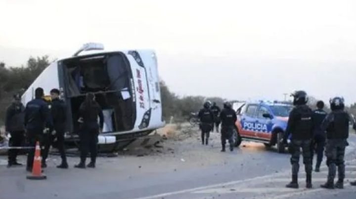 31 personas quedaron internadas tras el vuelco de un colectivo en Catamarca
