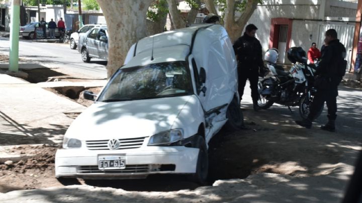 Triple choque dejó a un joven atrapado en una camioneta en Rivadavia