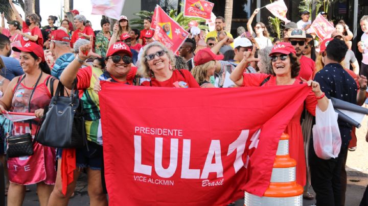 Canal 13 en Brasil: fervorosa vigilia esperando la asunción de Lula