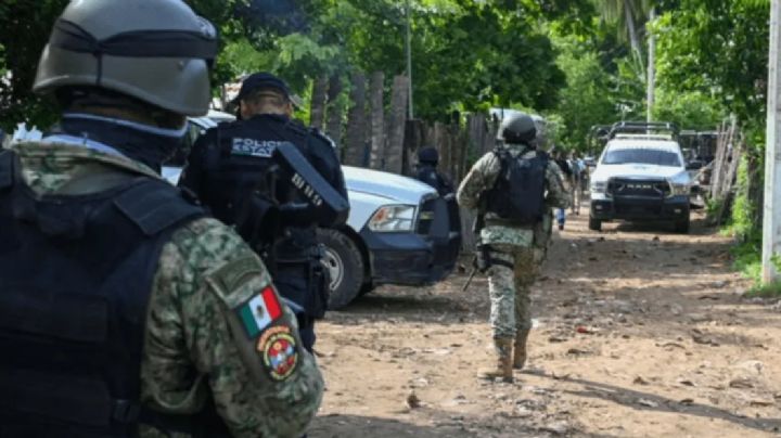 Feroz enfrentamiento narcos y policías, dejó decenas de muertos