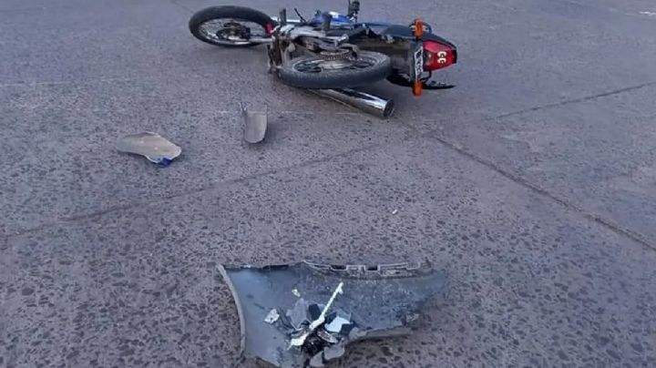 Por un fuerte choque en Rawson, un motociclista terminó fracturado