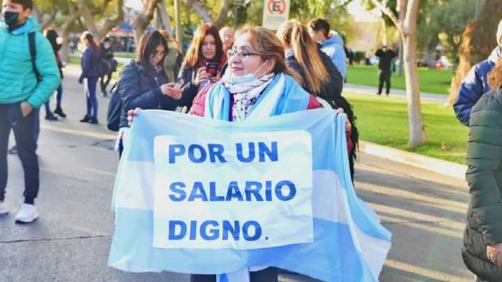 Docentes exigen el pago de su sueldo: 'Llevamos más de 6 meses sin cobrar'