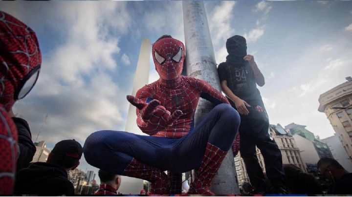 Más de 1.000 personas disfrazadas de Spiderman en el Obelisco superaron un récord Guinnes
