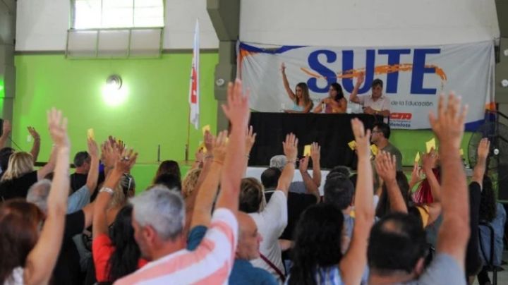 Paritarias: gremio docente de Mendoza aceptaron un 71% de aumento hasta octubre