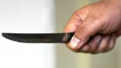 Violento robo: a punta de cuchillo, asaltó a una joven que caminaba por una plaza