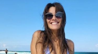 Muy relajada y en colaless, Ivana Nadal posó desde la playa
