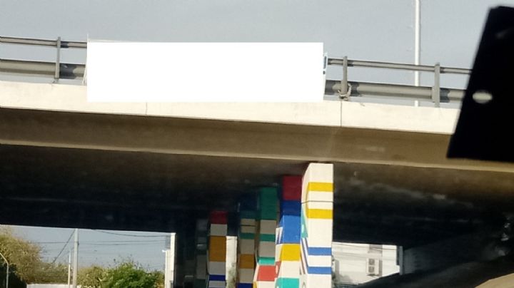 Los curiosos carteles que aparecieron en los puentes de la Circunvalacion