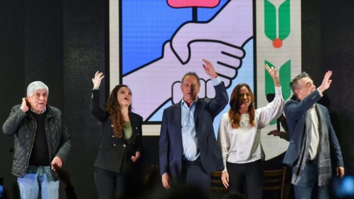 Junto a Tolosa Paz y Aníbal Fernández, Daniel Scioli lanzó su precandidatura presidencial