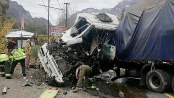 Brutal accidente entre dos camiones camino a Chile